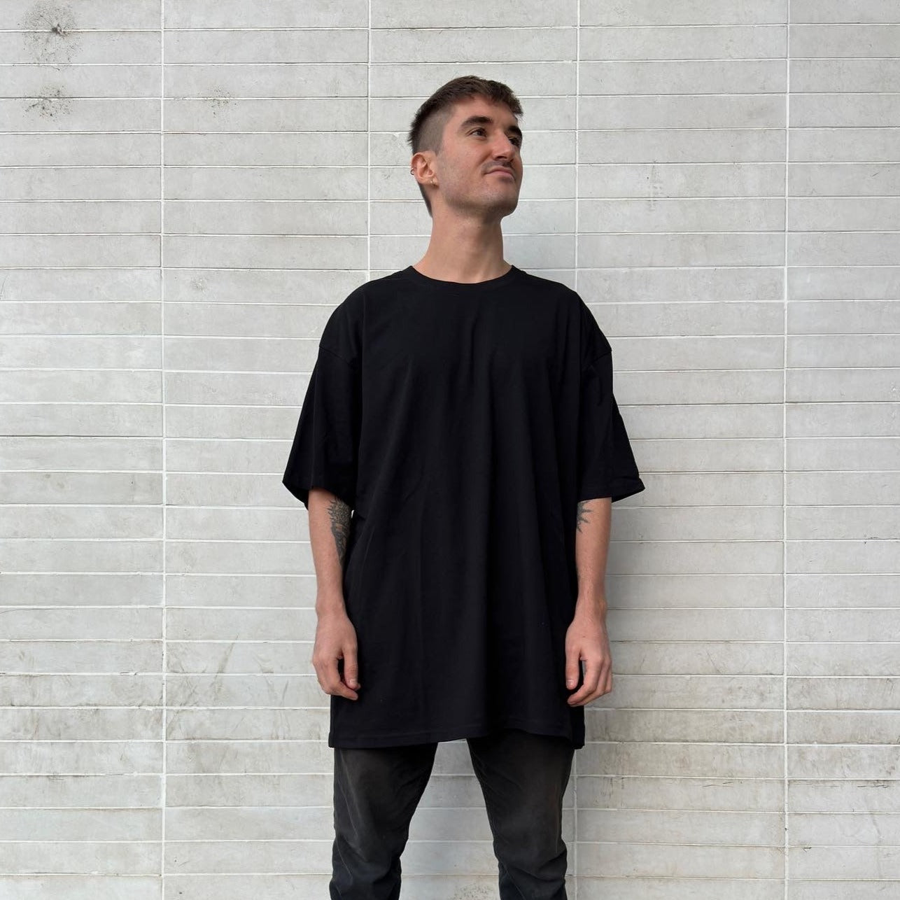 luxury streetwear aeterius model black t-shirt oversized tee